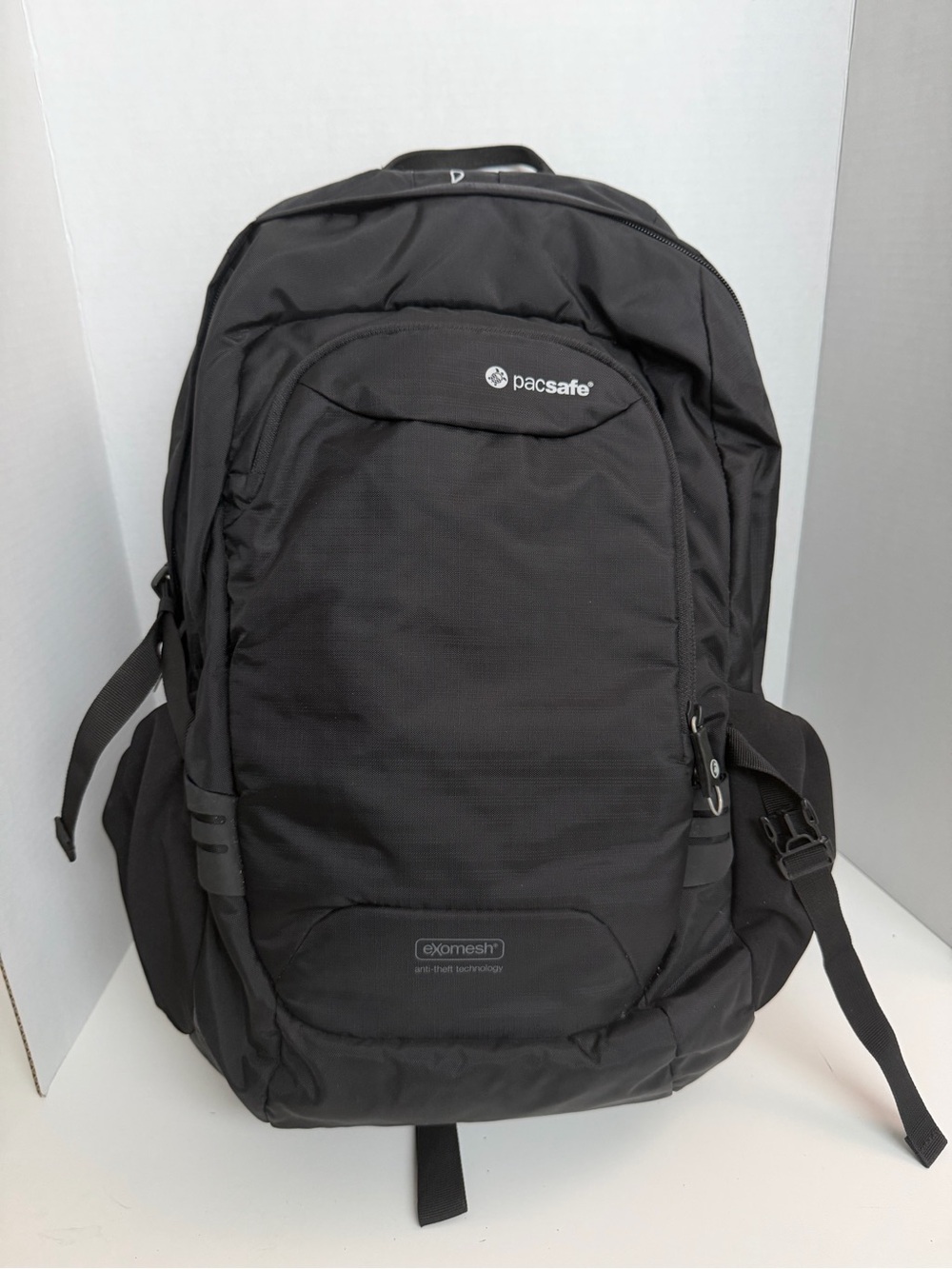 Pacsafe Venturesafe Backpack 25L GII Anti-Theft Travel Carry On Metro RFID Black